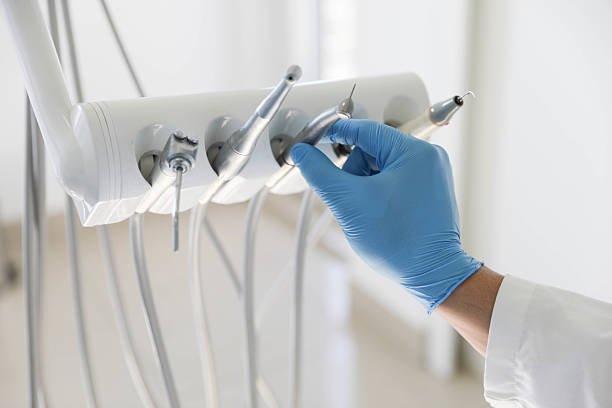 Professional Tooth Extraction technician working in Alcoa, TN